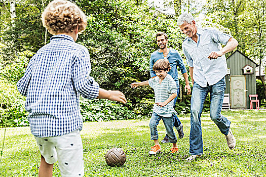 中年,男人,父亲,儿子,玩,花园,足球