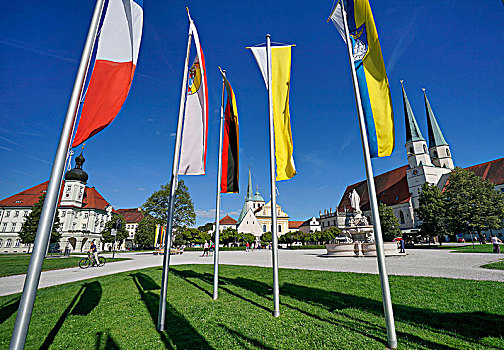 德国,巴伐利亚,上巴伐利亚,埃尔特厄汀,小教堂,地点,市政厅,仁慈,教区教堂,旗帜