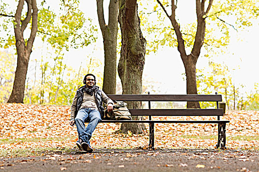 微笑,男人,坐,公园长椅