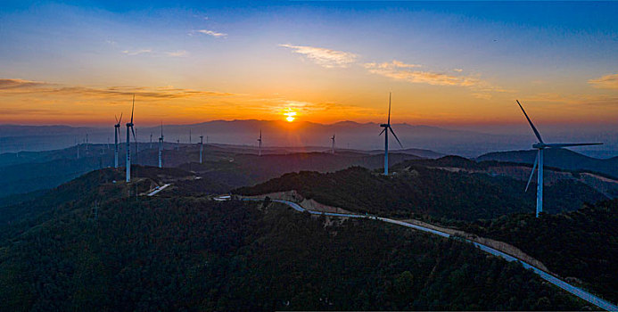 山西运城风力发电竖山巅