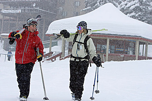 滑雪,享受,粉末,白天,大,山,胜地,靠近,白鲑,蒙大拿