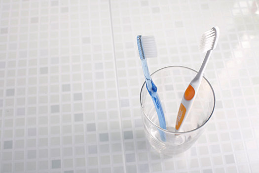 toothbrushes,and,tooth,cup