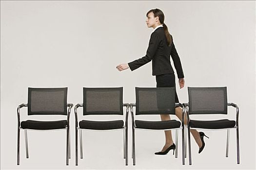職業女性,走,后面,椅子