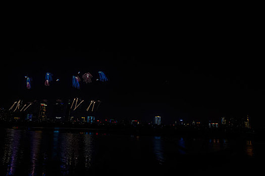 烟花,建筑群,河流,夜景,水,灯,节日