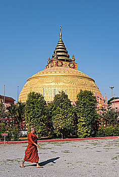 僧侣,走,正面,佛塔,国际,佛教,学院,传说,靠近,曼德勒,缅甸,亚洲