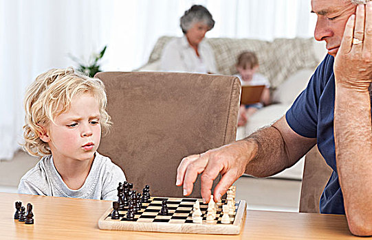 男孩,玩,下棋,爷爷,在家