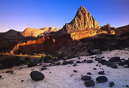 岩石构造,靠近,河,国会礁国家公园,犹他,美国