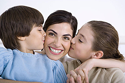 母亲,吻,相互,脸颊,孩子,女儿,儿子,微笑
