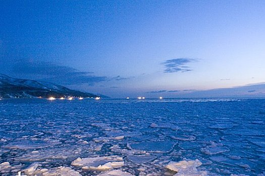 浮冰,黎明