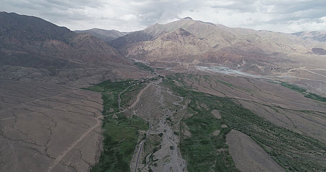 东天山特长隧道