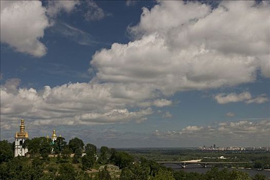 乌克兰,基辅,寺院,洞穴,风景,大,钟楼,金色,圆顶,绿色,云,雷暴,2004年