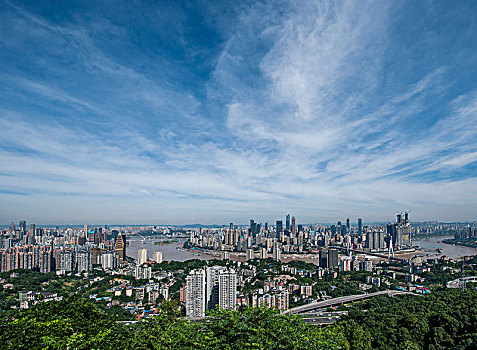 2018年重庆市南岸区南山老君洞道观俯瞰重庆渝中与南岸两区