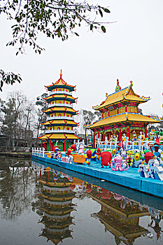 成都灯会金山寺,雷峰塔造型花灯