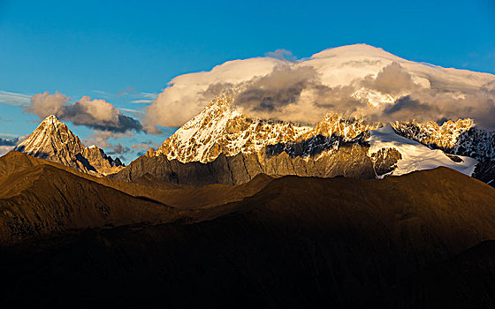 贡嘎山