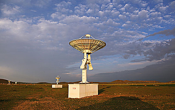 草原上的天文望远镜