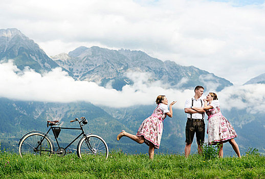男人,女人,穿,传统服装,老,自行车,自然,风景,提洛尔,奥地利,欧洲