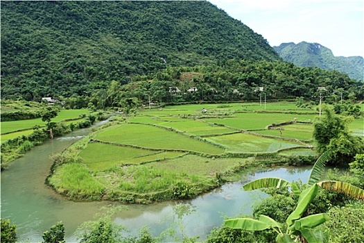河,越南