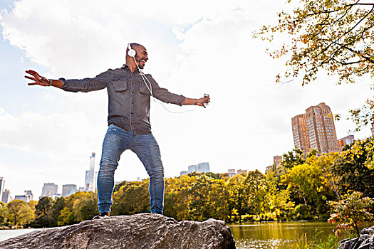 男人,穿,耳机,跳舞,中央公园,纽约,美国