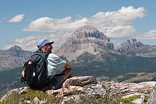 艾伯塔省,加拿大,男性,远足者,坐,山脊,看,景色