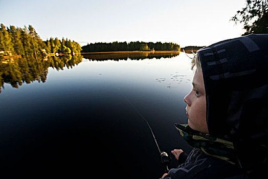 男孩,捕鱼,平静,湖,日落,芬兰