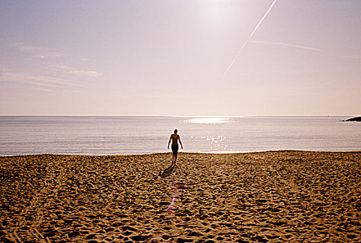 孤单,女孩,走,海滩,太阳,海洋