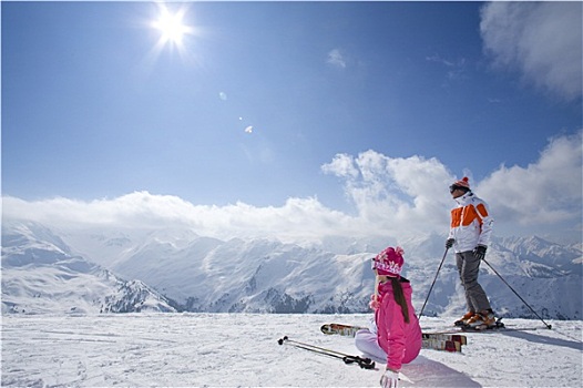 滑雪,坐,雪中,看,山