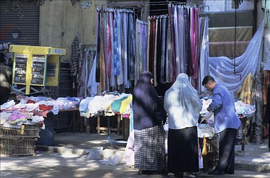 埃及,亚历山大,纺织品,市场,两个女人,一个,男人,正面,布