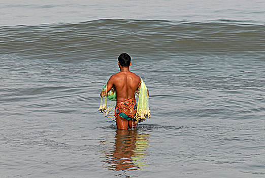 捕鱼者,网,站立,水,靠近,喀拉拉,南印度,亚洲