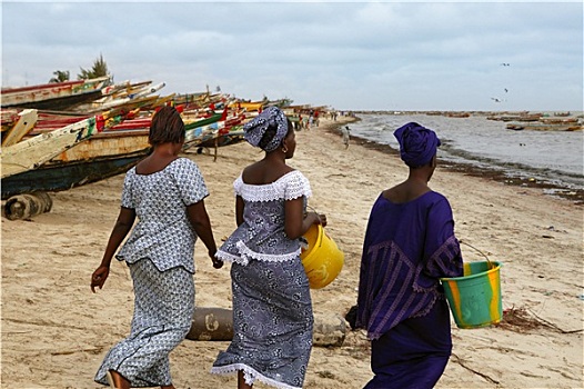 三个女人,走,海滩,非洲,塞内加尔