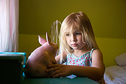 女孩,看,玩具,猪