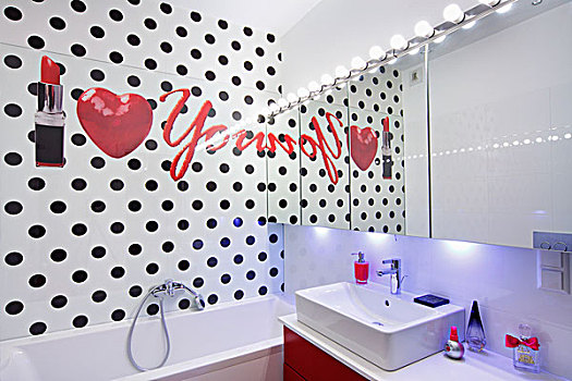文字,心形,口红,浴室,墙壁,黑色,圆点花纹图案,反射,排,聚光灯,高处,水槽