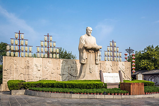 中国河南省开封清明上河园张择端雕塑