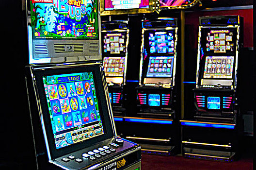 80后游戏厅赌币机图片