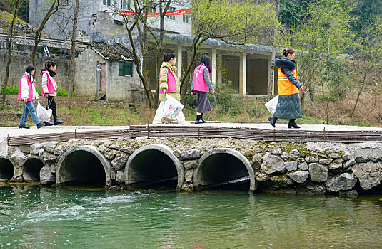 重庆酉阳,巾帼护河,保青山绿水