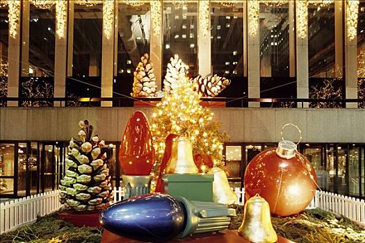 巨大,圣诞树装饰物,街道,装饰,市中心,纽约,美国