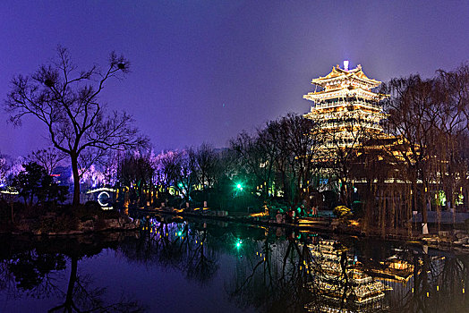 大明湖夜景图片