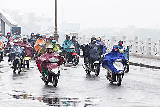 輕型摩托車,街上,雨,橋,色調,越南,亞洲