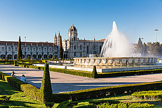 圣玛丽教堂,喷泉,花园,杰洛尼莫许修道院,16世纪,建筑,特色,曼奴埃尔式,里斯本,葡萄牙