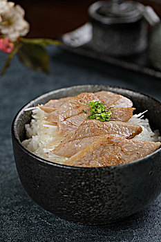 大脂蓋澆飯
