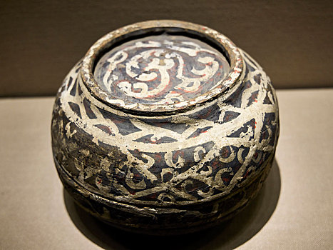 汉代彩绘陶盒