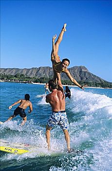 夏威夷,瓦胡岛,怀基基海滩,一前一后,冲浪,男人,女人,精致,姿势,无肖像权