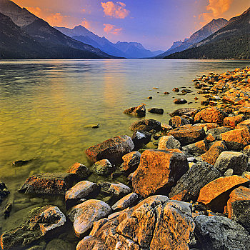 湖,围绕,山峦,瓦特顿湖,落基山脉,瓦特顿湖国家公园,艾伯塔省,加拿大