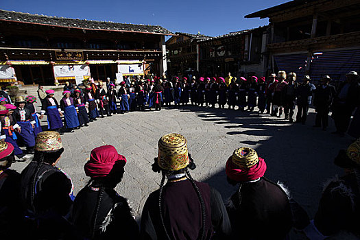 云南香格里拉中甸地区藏族传统活动