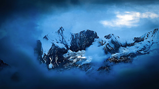 尼泊尔安娜普尔那峰雪山风光