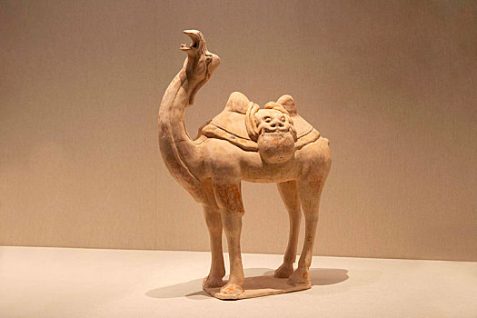 彩绘陶骆驼