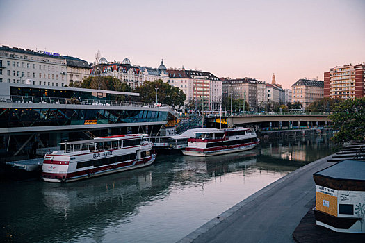 维也纳城市中的多瑙河