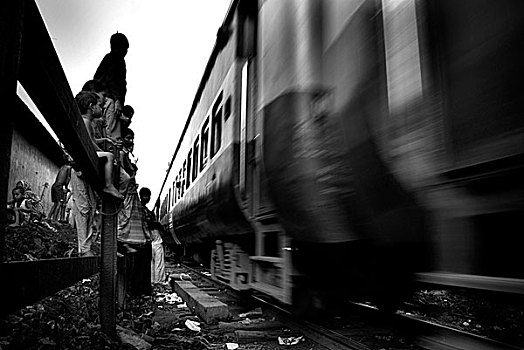 列车,贫民窟,小心,时间表,慢,移动,轨道,看,人,安静,走
