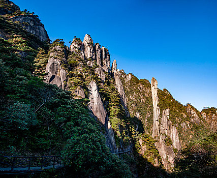 江西上饶三清山阳光海岸片区群山