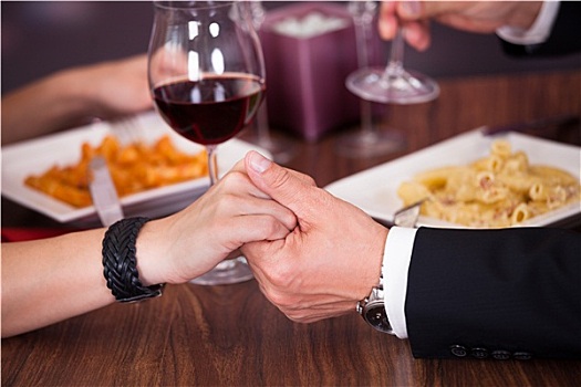 情侣,握手,餐馆