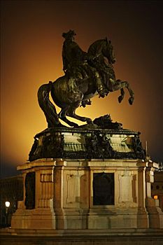 骑马雕像,王子,尤金,正面,霍夫堡皇宫,夜晚,维也纳,奥地利,欧洲